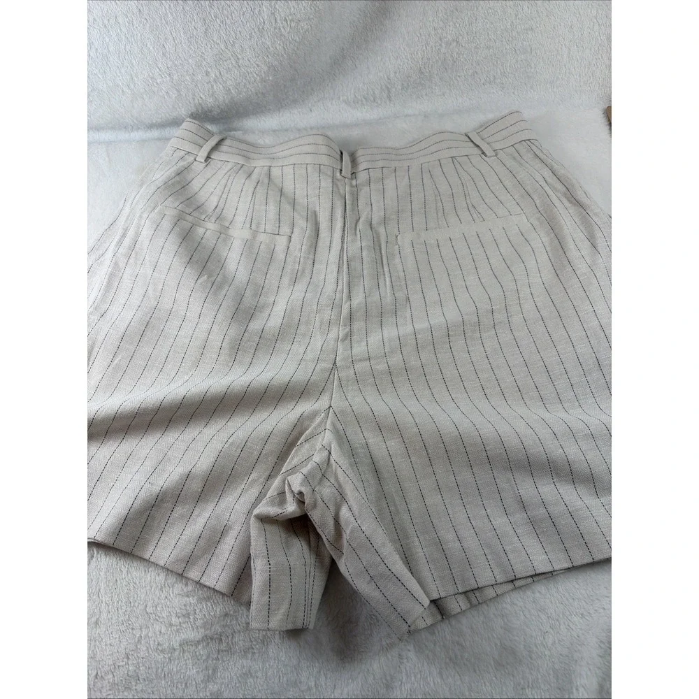 Banana Republic tailored silhouette